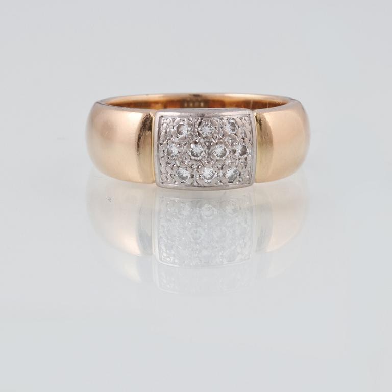 RING, 18K guld med briljantslipade dimanter 0.20 ct, utländska stämplar. Vikt 4,3 gram.
