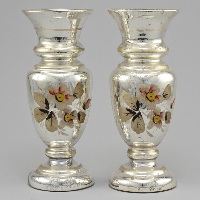 VASER, ett par, kvicksilverfolierat glas, omkring 1900.