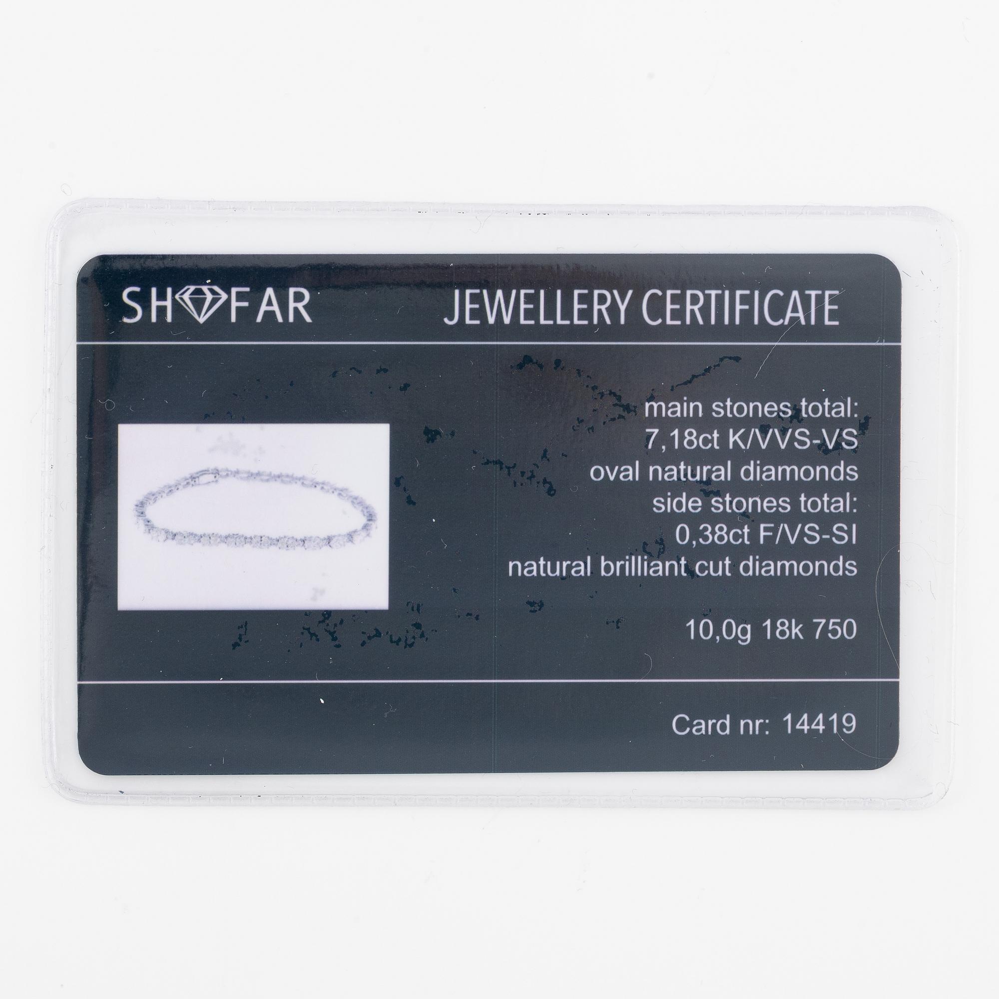 Bracelet 18K white gold with oval and brilliant-cut diamonds.