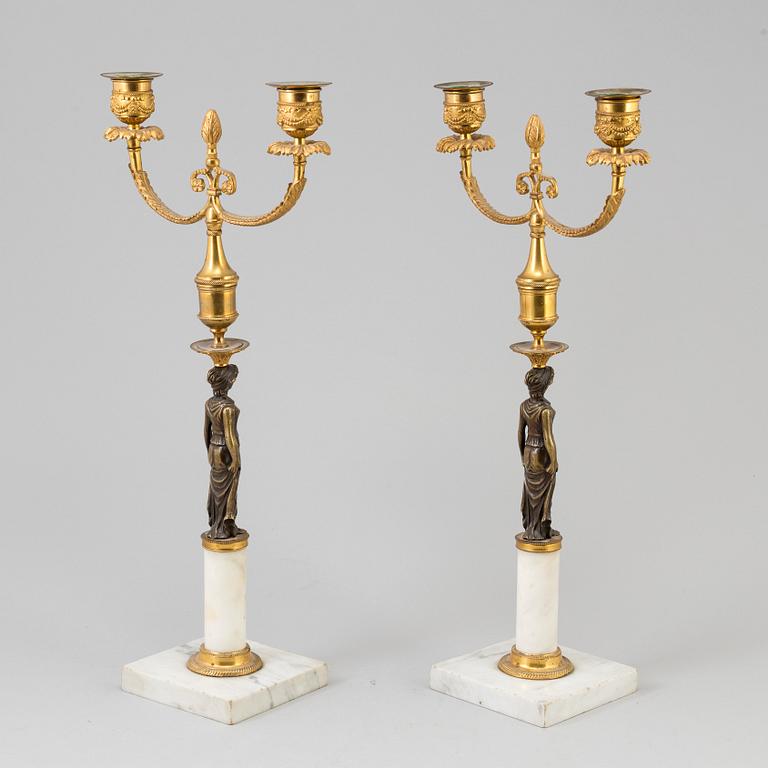 A PAIR OF BRONZE AND MARBLE CANDELABRA, late gustavian style, first half of the 20th century.
