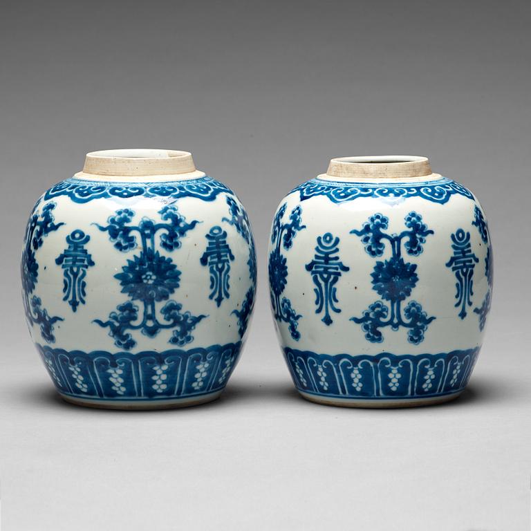 Two blue and white jars, Qing dynasty, Kangxi (1662-1722).