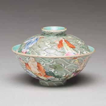 A famille rose enamelled cup with cover, Qing dynasty, 19th Century.