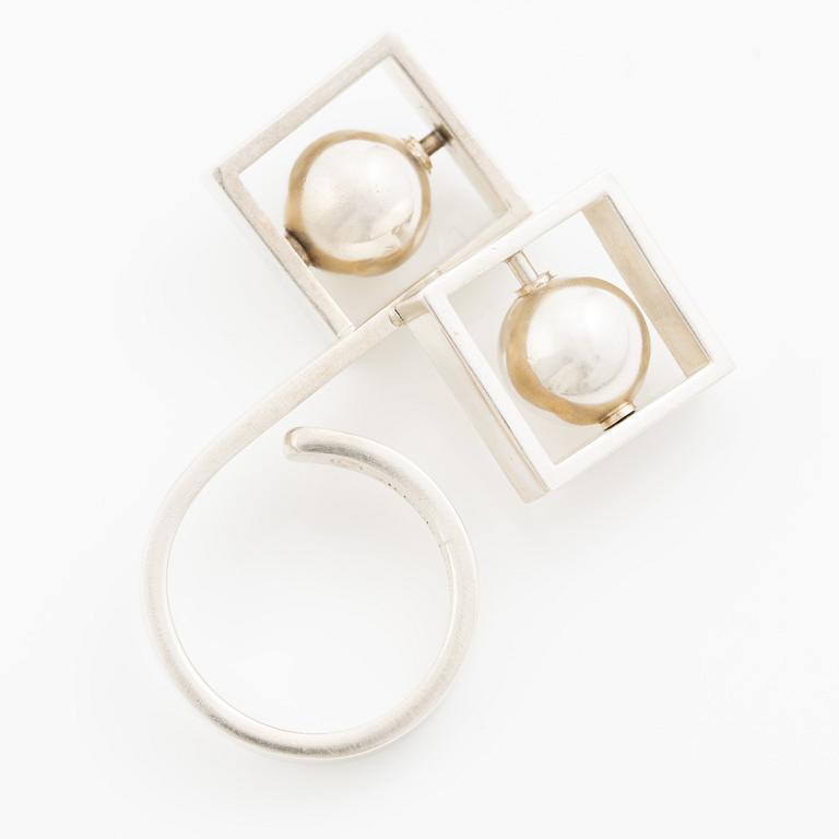 Bent Knudsen, ring, silver med rörliga kulor. Ca 1960-tal.