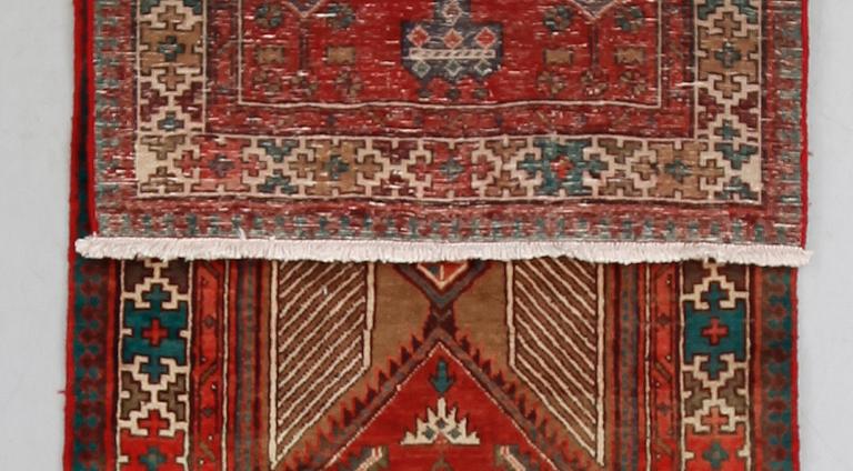MATTA, Hamadan, 295 x 95 cm.