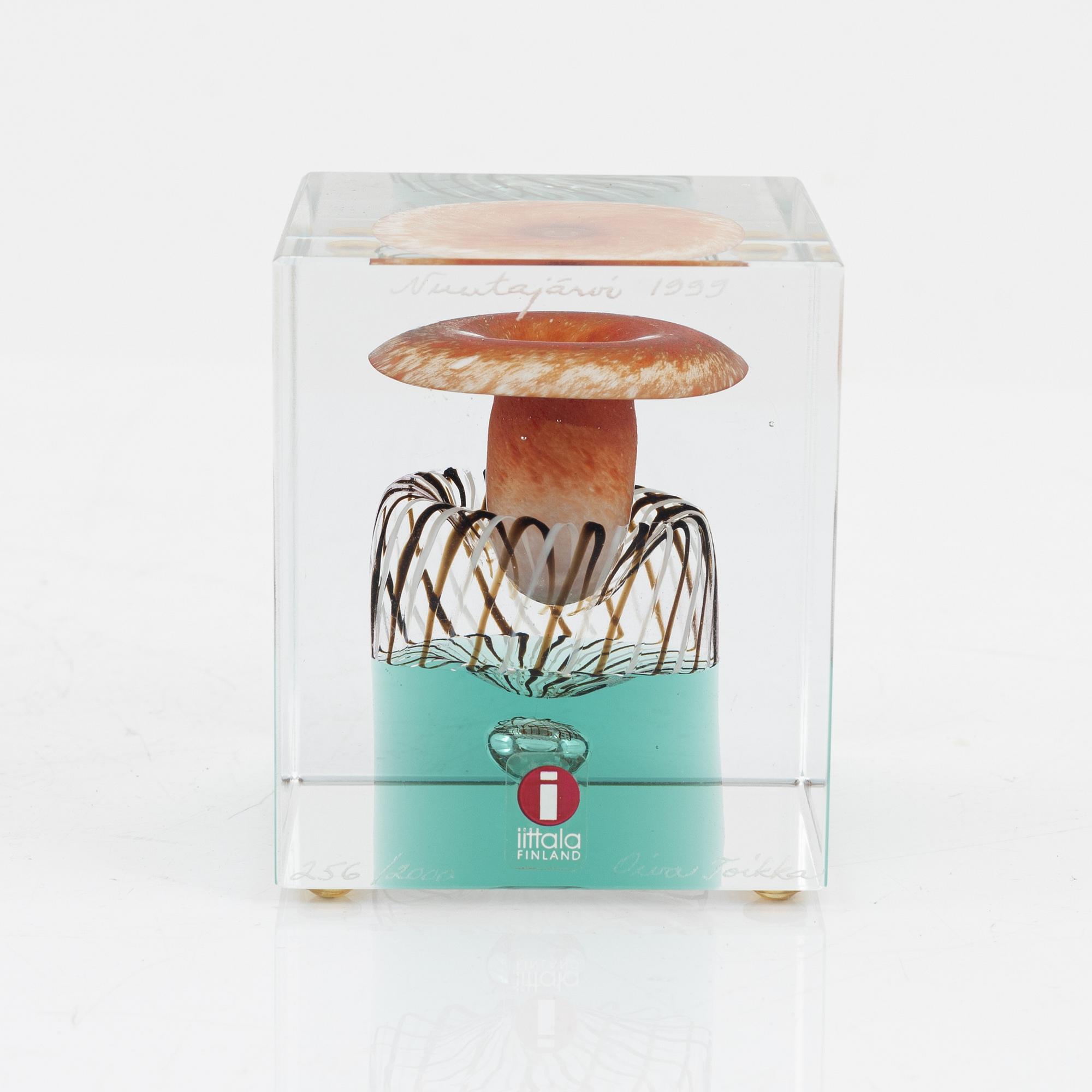 Oiva Toikka, a glass cube, Nuutajärvi, Ittala, Finland, 1999, 256/2000.