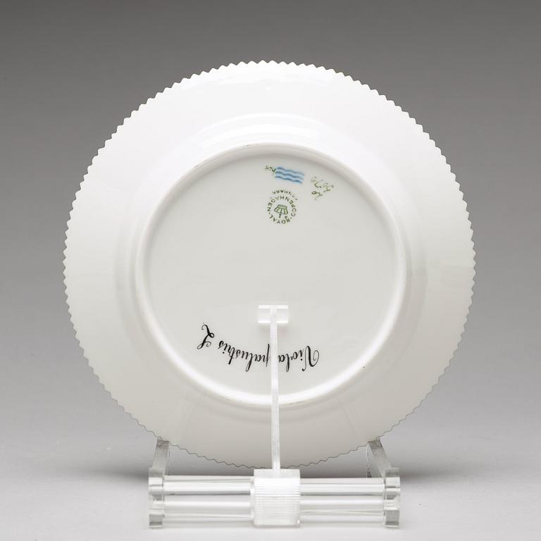 ASSIETTER, 12 stycken, porslin. "Flora Danica", Royal Copenhagen, Danmark, 1900-tal.