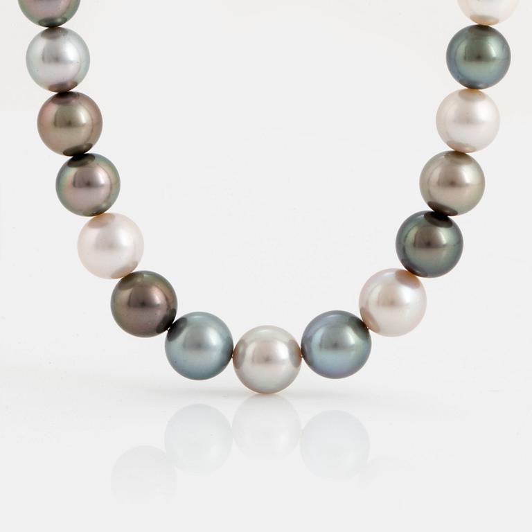 A Tahitian cultured pearl necklace.