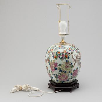 A 20th century porcelain table lamp. Modern.