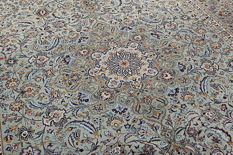 A carpet, Kashan, c. 423 x 301 cm.