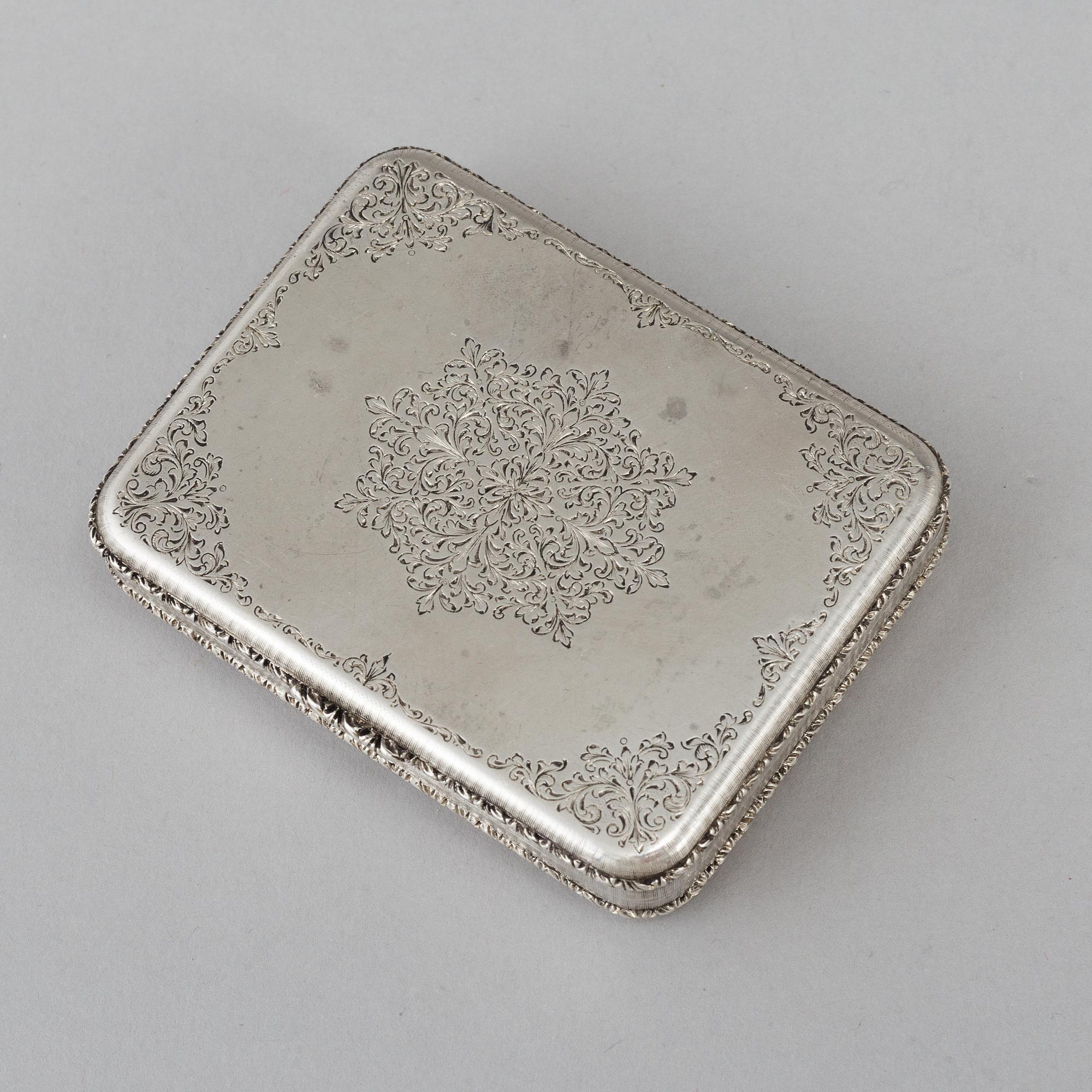 An Intalian 20th century silver snuff-box, marked M Buccellati, Milano - Roma- Firenze.