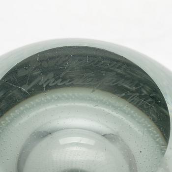 Gunnel Nyman, maljakko,  happokynäsigneeraus G. Nyman, Nuutajärvi Notsjö 1953.