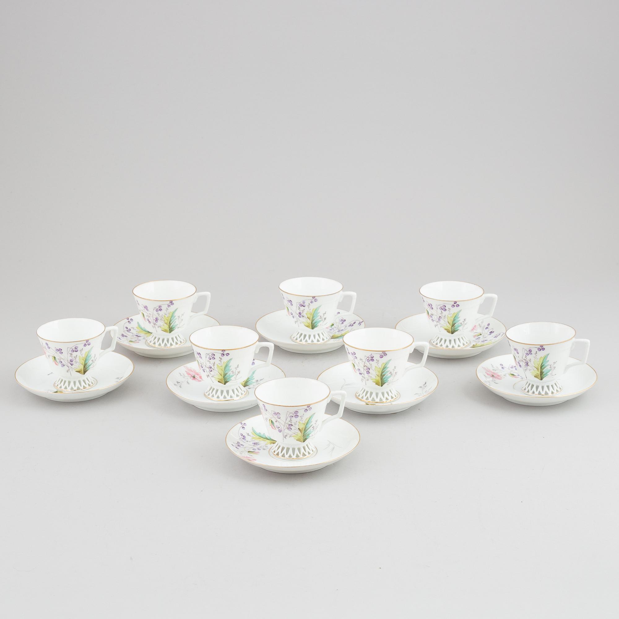 Eight porcelain coffeecups with saucers, Kusnetsov, Russia, around 1900.