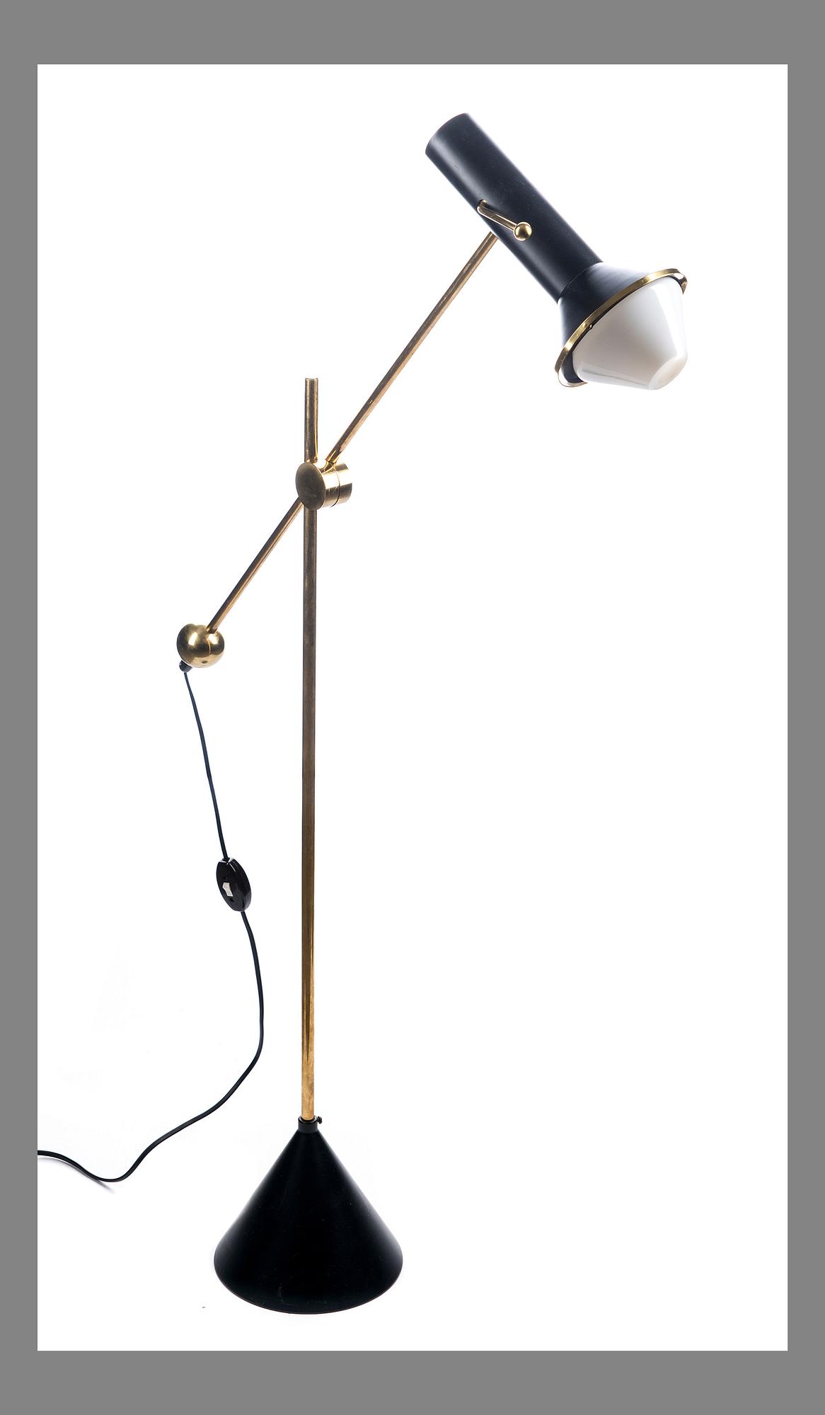 TAPIO WIRKKALA, GOLVLAMPA. Formgiven 1958. Tillverkare Idman Ab.