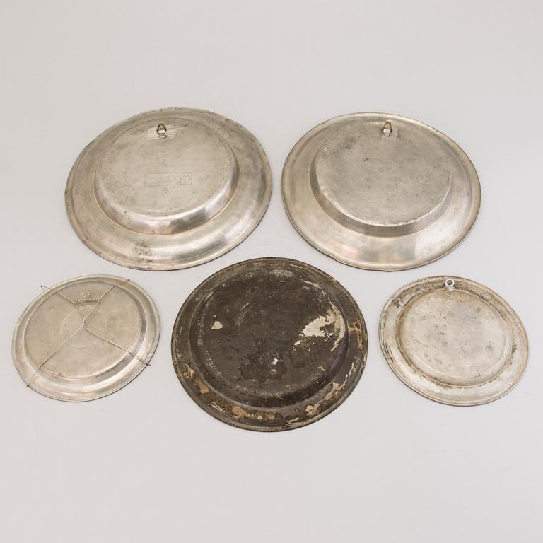 Five pewter dishes, 19th Century.