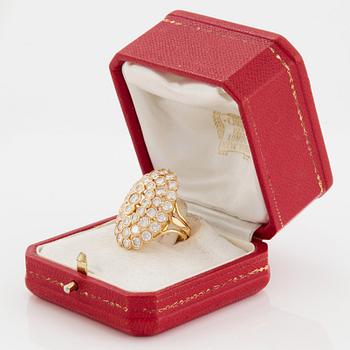 Cartier a ring in 18K gold set with round brilliant-cut diamonds.