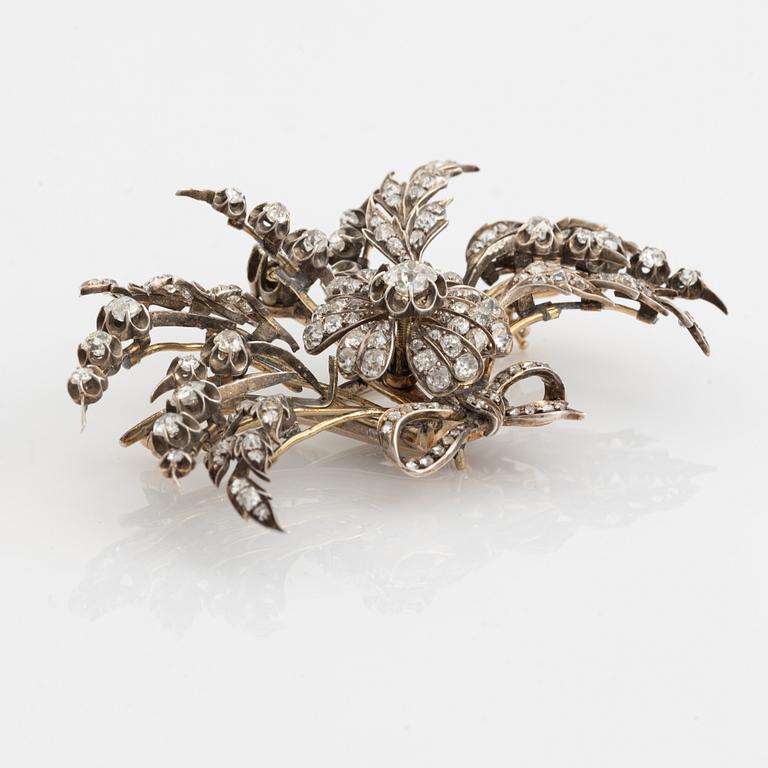 A brooch/tiara combination.