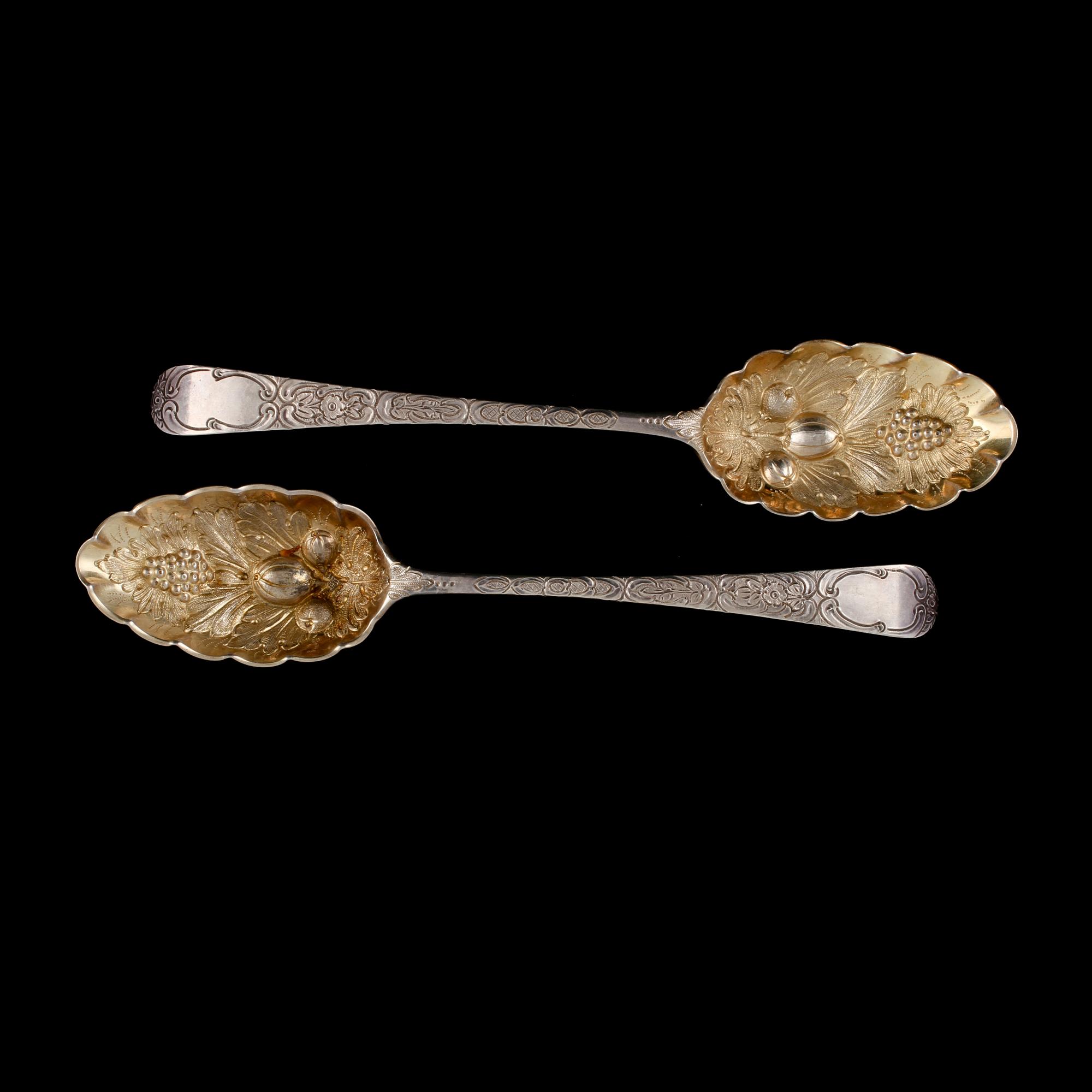 SKEDAR, 2 st, silver, London, England, 1700-tal. Vikt 110 g.