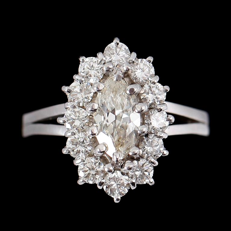 RING, platina, briljant och marquiseslipade diamanter tot ca 1.78 ct.