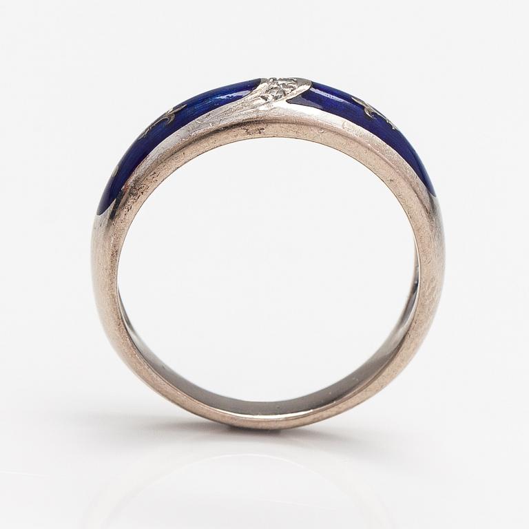 Fabergé, An 18K white gold ring with enamel and diamonds ca. 0.04 ct in total. Victor Mayer.