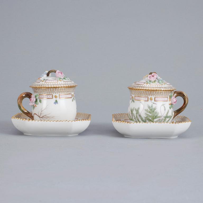 CREMEKOPPAR med FAT, porslin, 2 st, Flora Danica, Royal Copenhagen, Danmark.