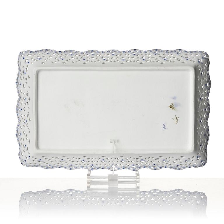 A Royal Copenhagen 'Musselmalet' / 'blue fluted full lace' tray, Denmark, 1893-1900.