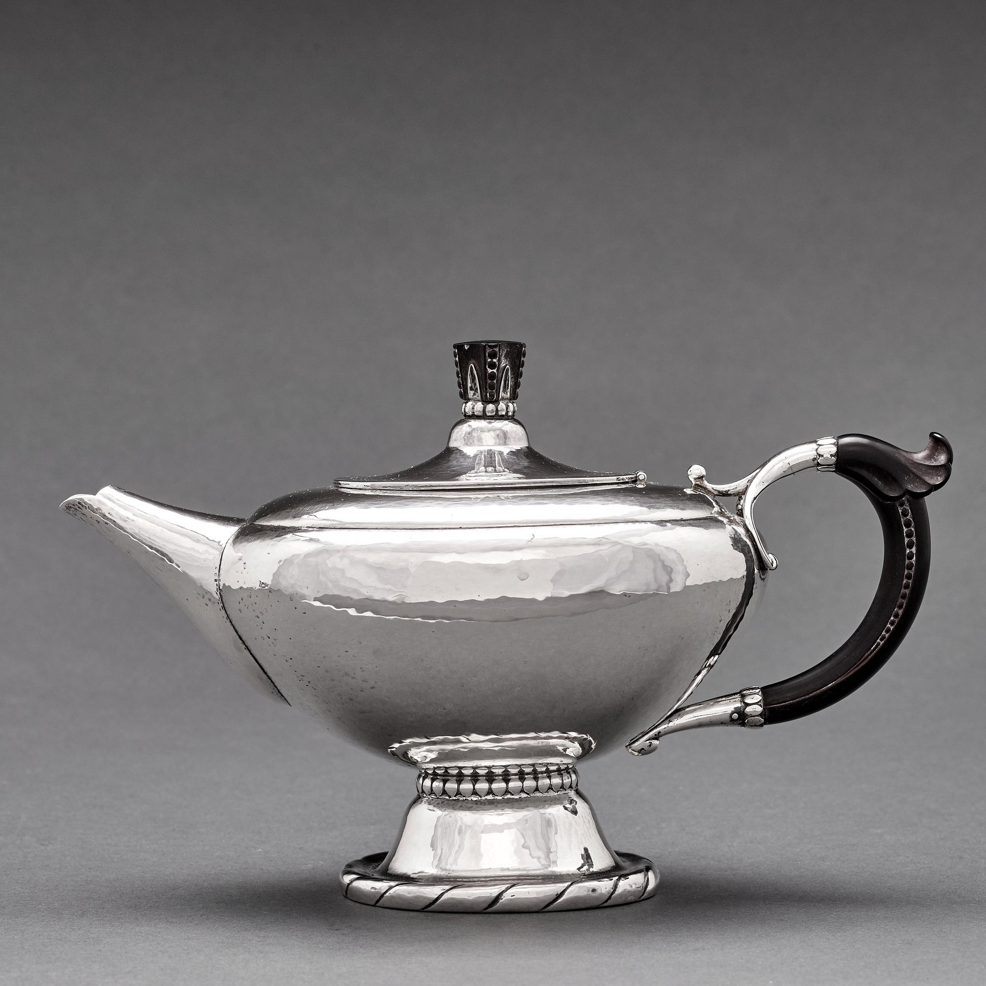 Georg Jensen, a 4 pieces coffee and tea service, Copenhagen 1915-19, 830/1000 silver. Design nr 88.