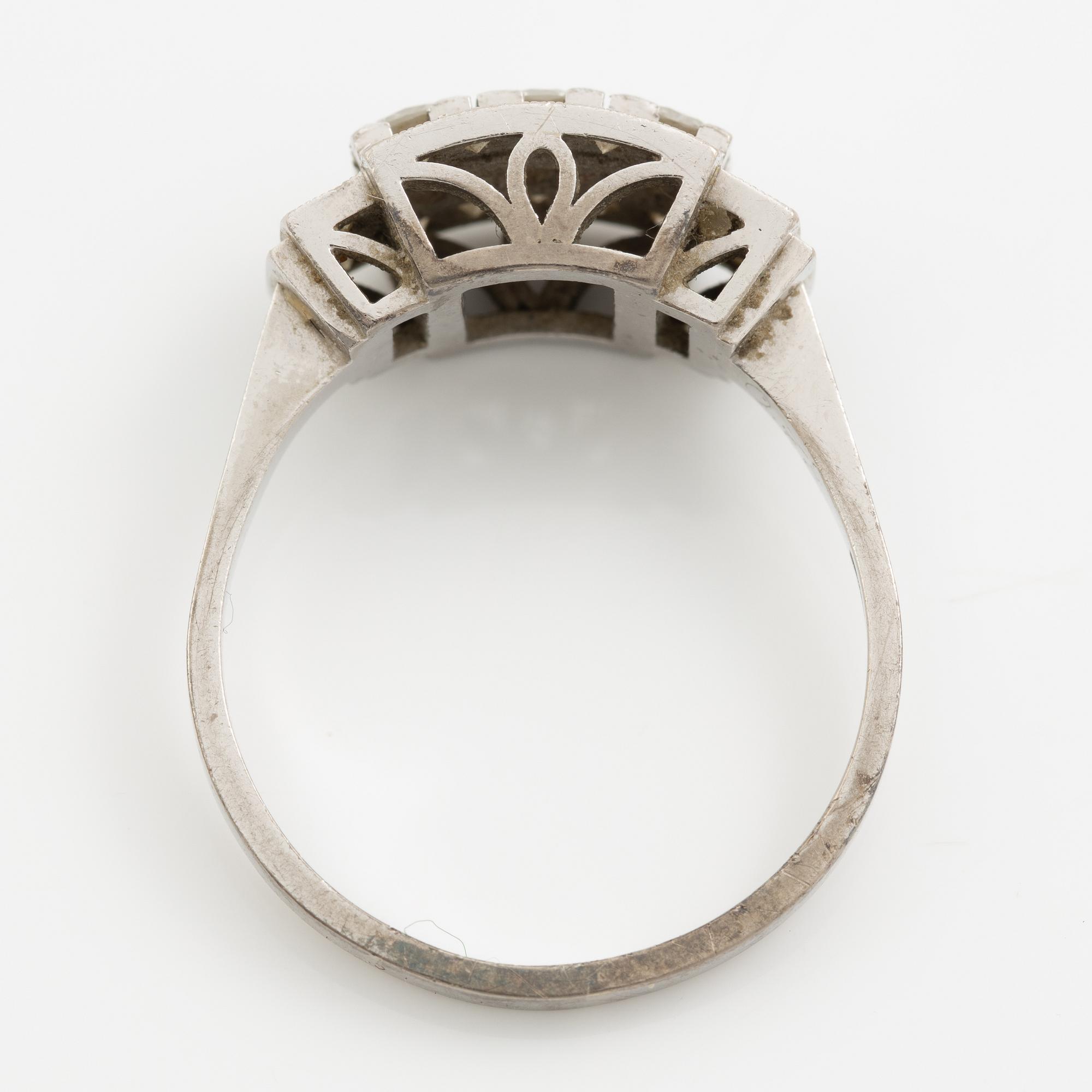 Ring, 18K white gold set with brilliant-cut and octagonal-cut diamonds.