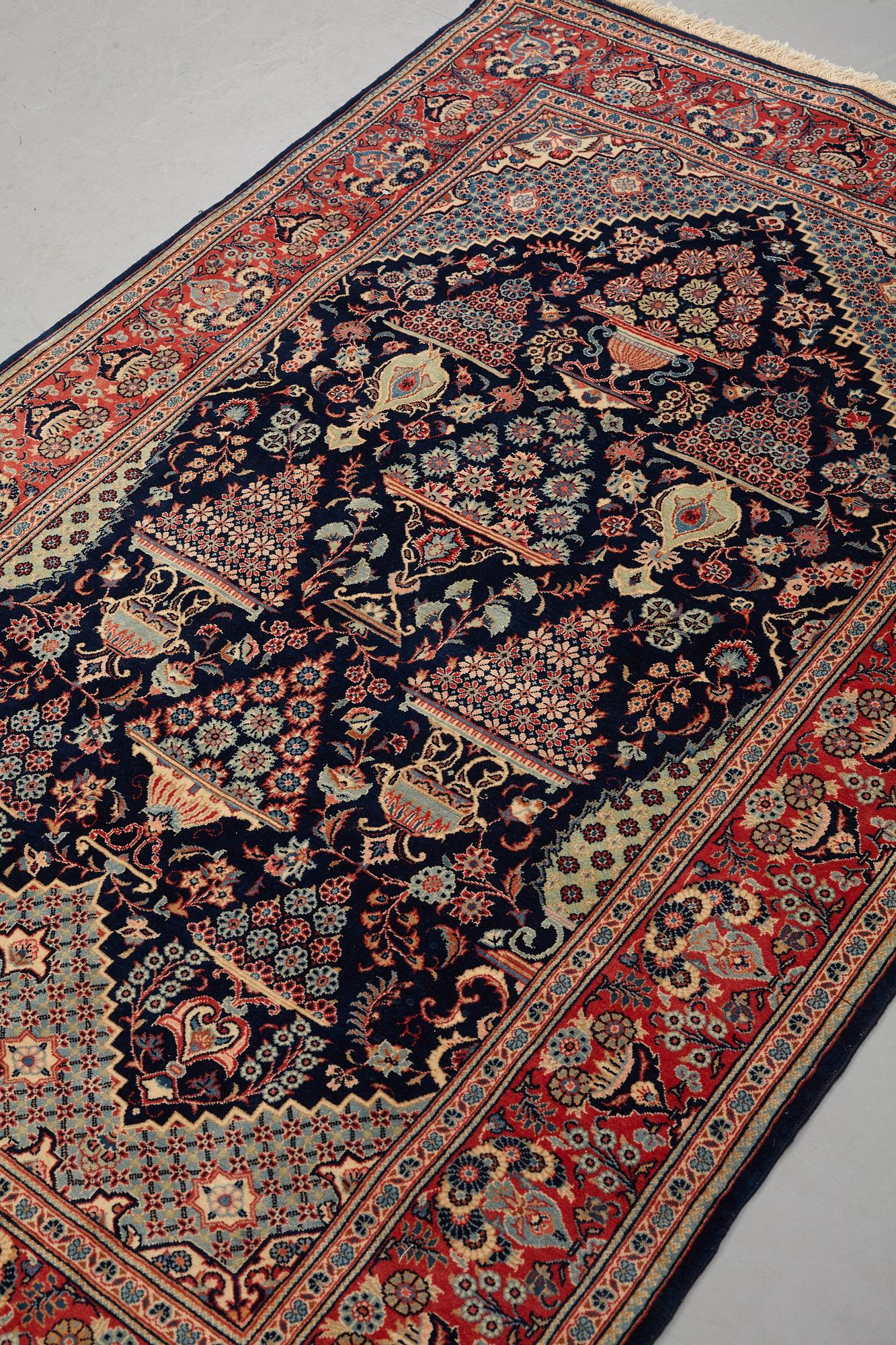 A rug, semi-antique, Kashan, ca 206,5 x 134,5 cm.
