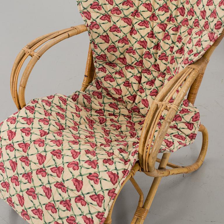 TWO PAIR OF RATTAN ARMCHAIR, MIDDLE OF 20TH CENTURY.