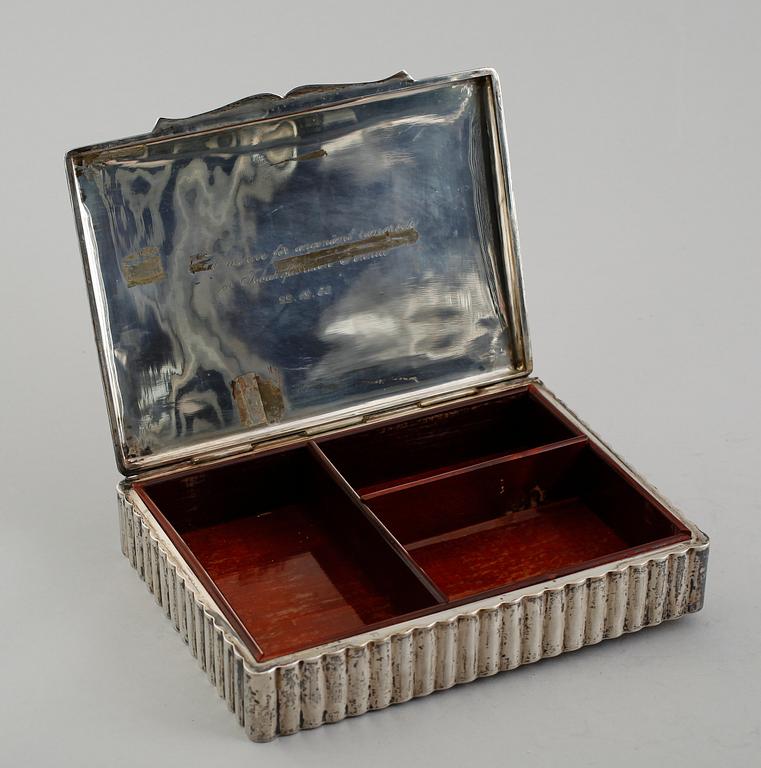 SKRIN, silver, Finland 1952. Vikt med träinredning ca 574 gram.