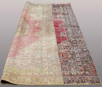 A CARPET, Oriental, ca 332 x 220 cm.