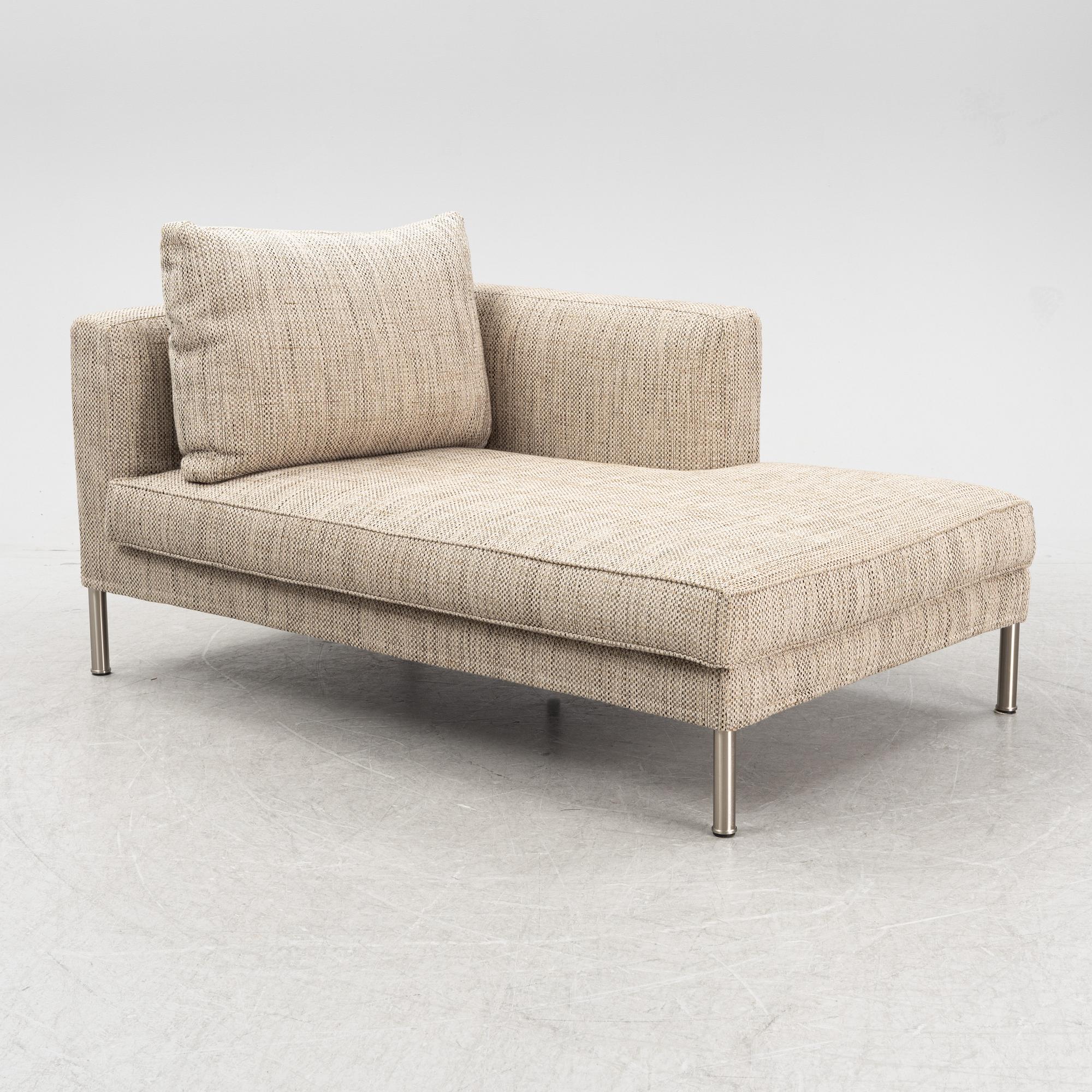 A 'Tiziano' chaise lounge from Frigerio, Italy.