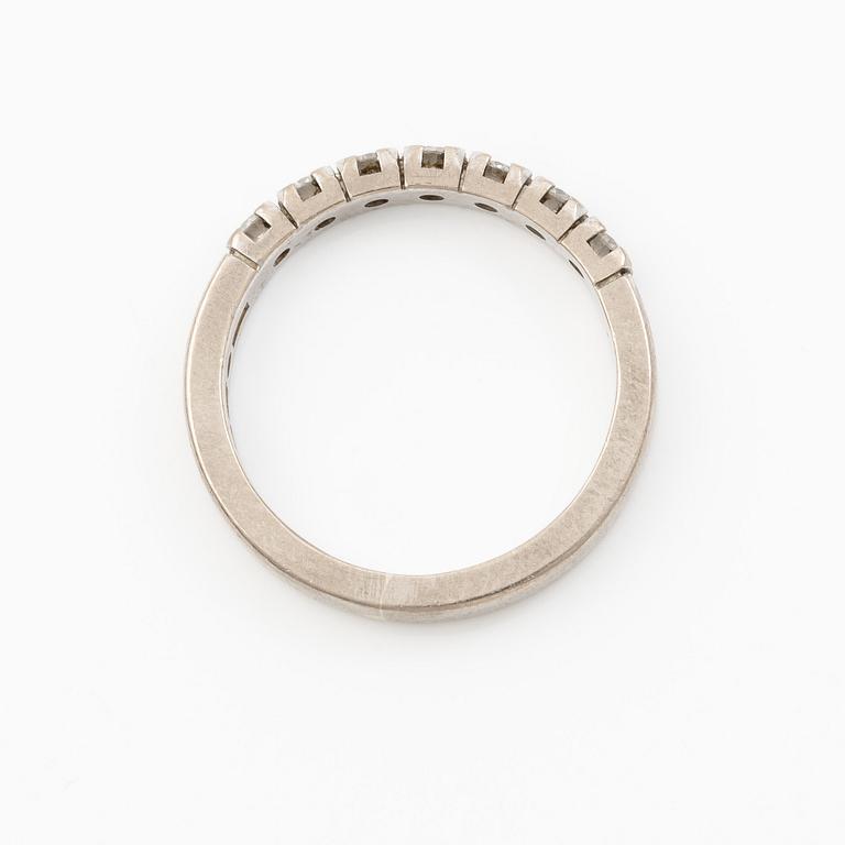Ring, 18K white gold set with brilliant-cut diamonds, a total of 0.63 ct according to the engraving.