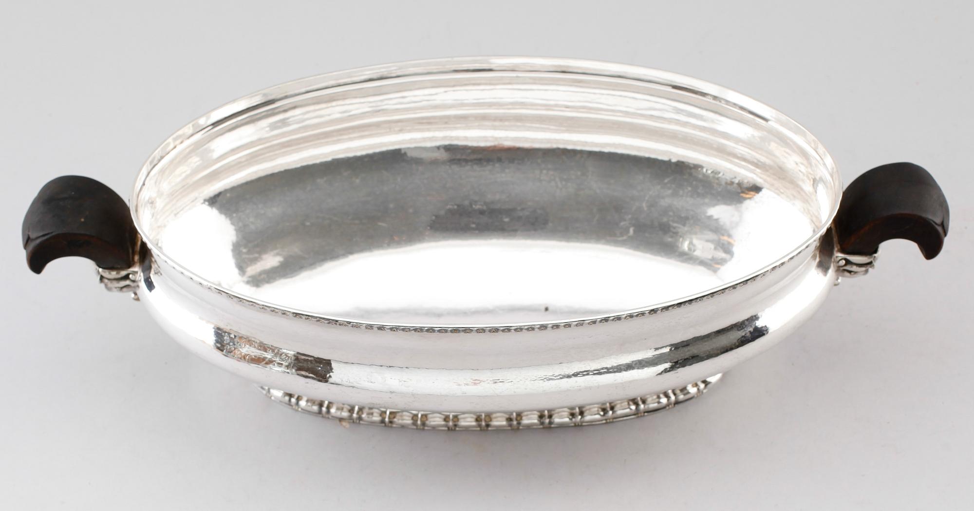 JARDINJÄR, silver, svenska importstämplar, 1920-tal. Vikt ca 1172 gram.