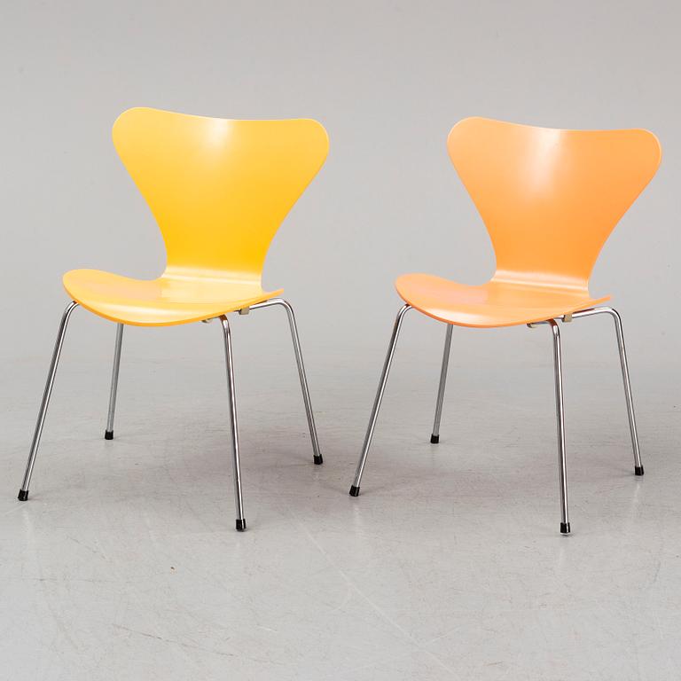 Six 'Sjuan' chairs by Arne jacobson for Firma Fritz hansen, Denmark.