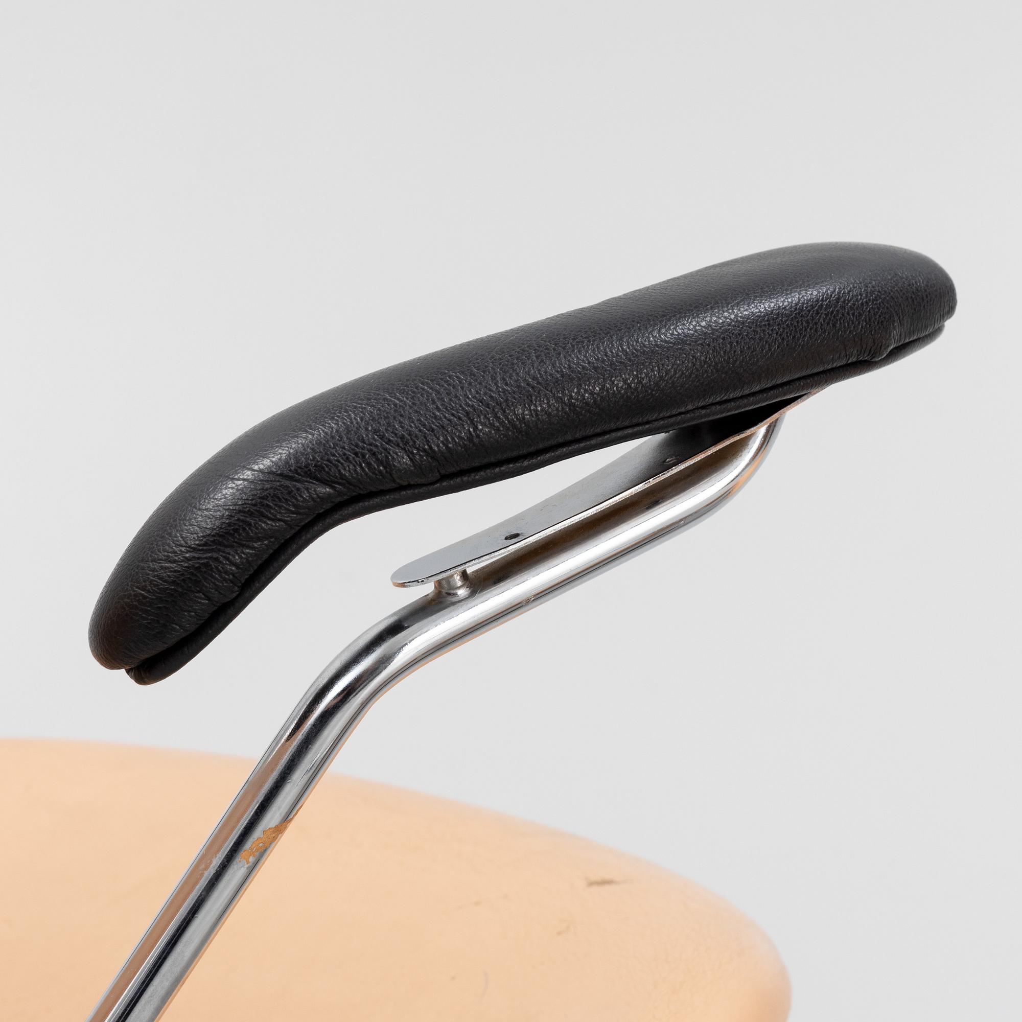 Arne Jacobsen, karmstolar, 8 st, "Sjuan", Fritz Hansen, Danmark, 1995.