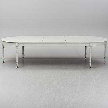 A late 19th century dining table.