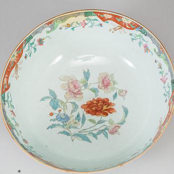 A famille rose punch bowl, Qing dynasty, Qianlong (1736-95).