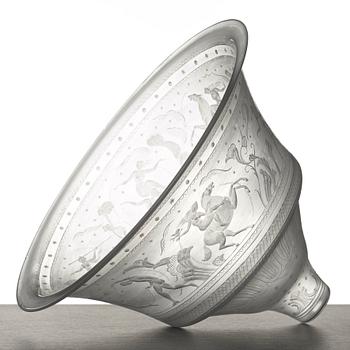 Simon Gate, an engraved glass lamp shade, Orrefors, Sweden 1920.