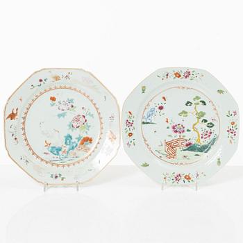 Tallrikar, fem stycken, porslin, Kina, Qingdynastin, 1700-tal.