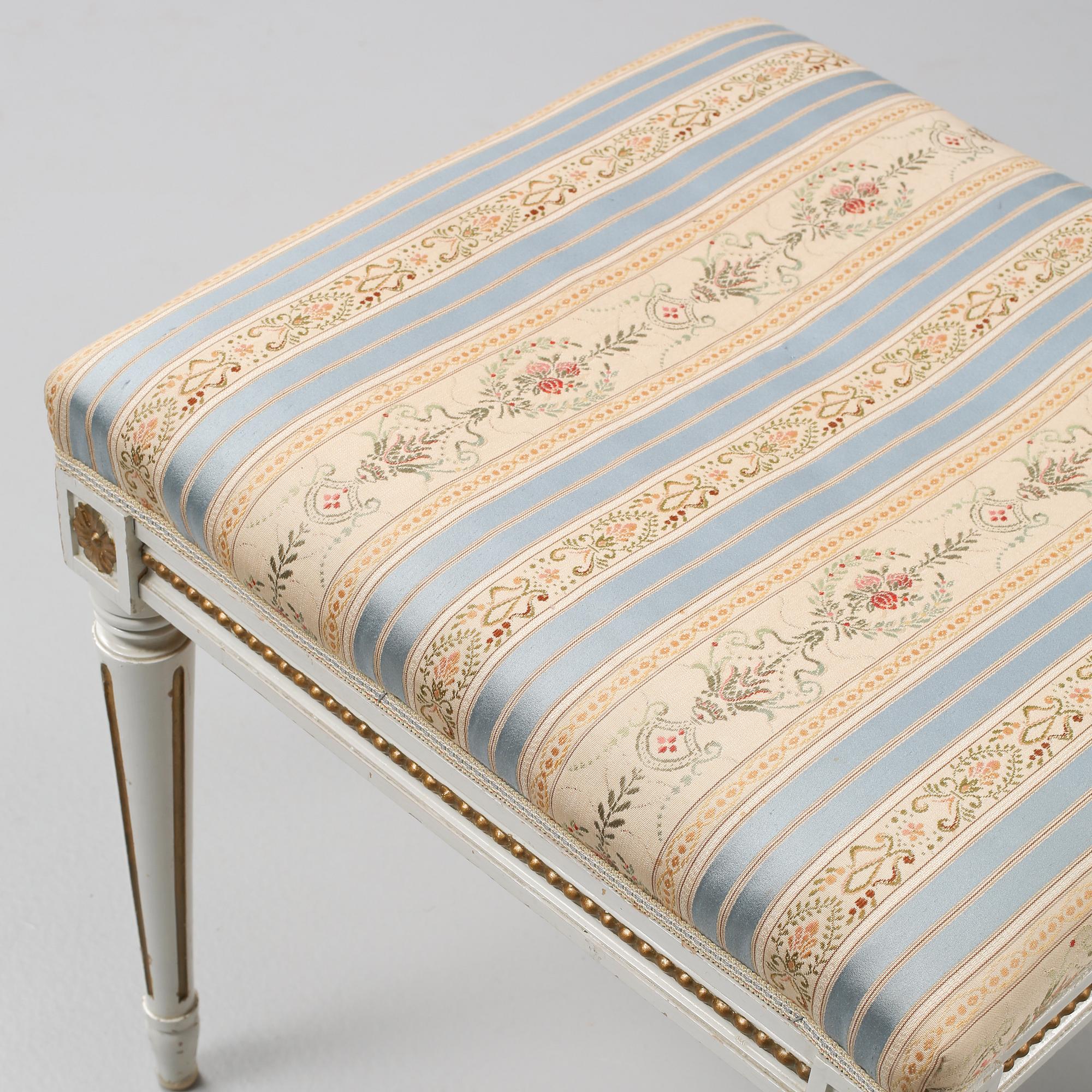 TABURETTER, ett par, gustaviansk stil,  omkring1900-talets mitt.