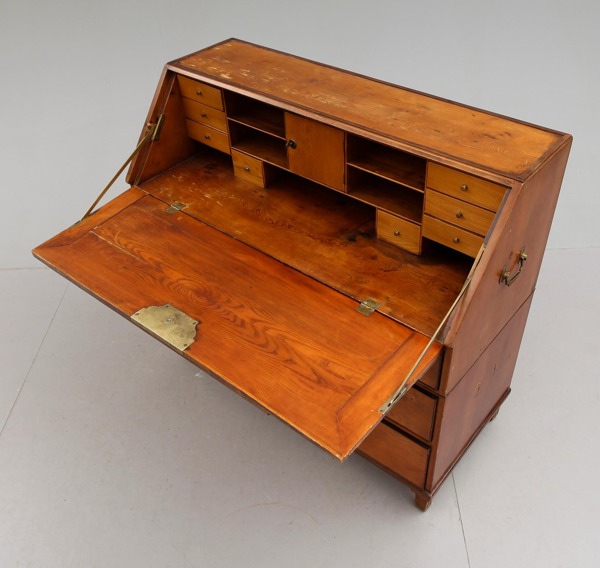 SKRIVSEKRETÄR, sengustaviansk, omkring år 1800.