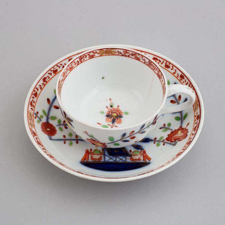 Koppar med fat, 1+1+1 st. Porslin, bl a Meissen, omkring 1800.