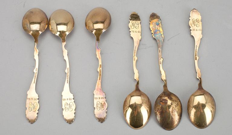 MOCKASKEDAR, 6 st, förgyllt silver. Bröderna Sundqvist, Helsingfors, 1960. L 12.