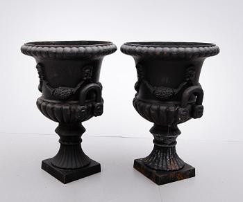 TRÄDGÅRDSURNOR, 1 par, 1900-/2000-tal.