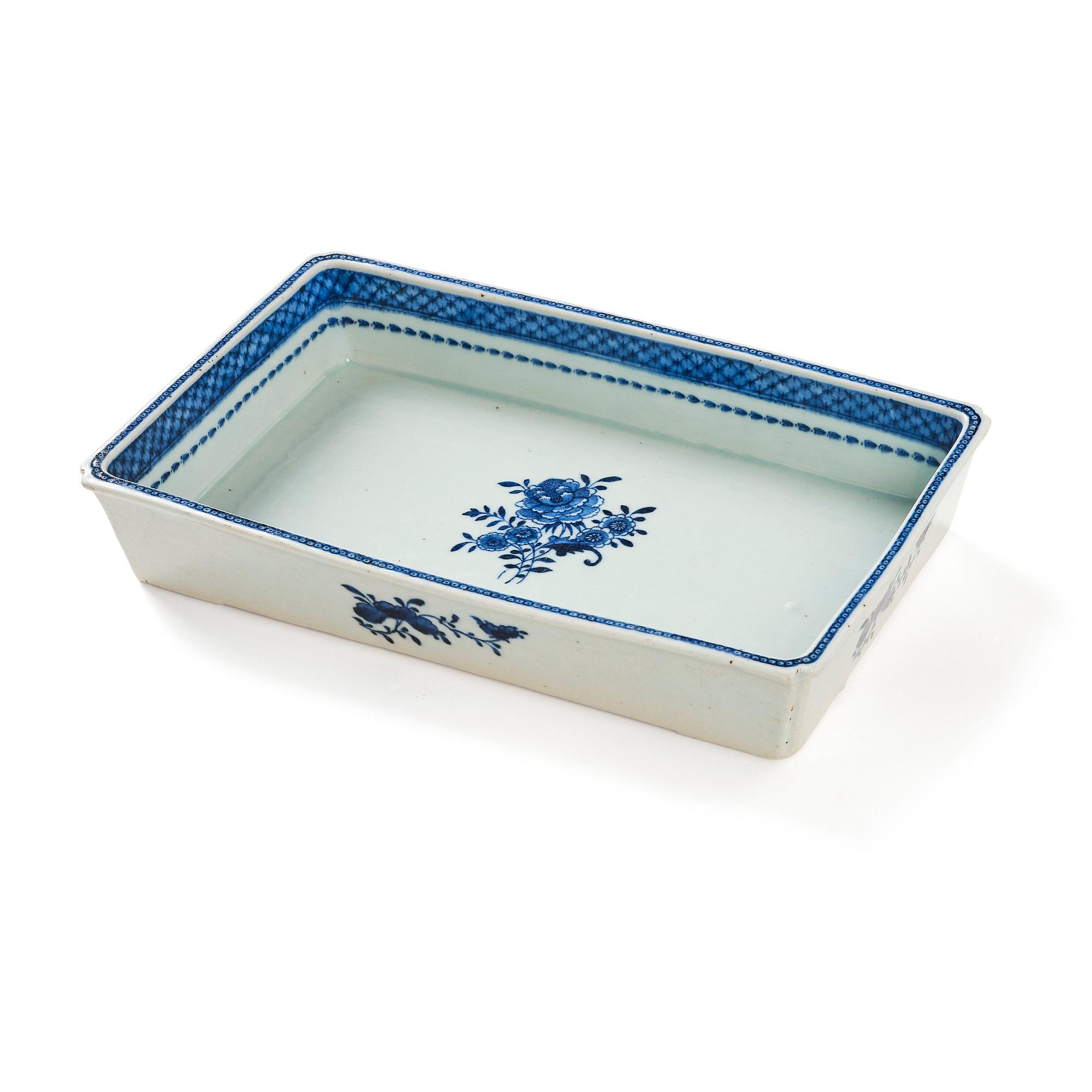 A blue and white tray, Qing dynasty, circa 1800.