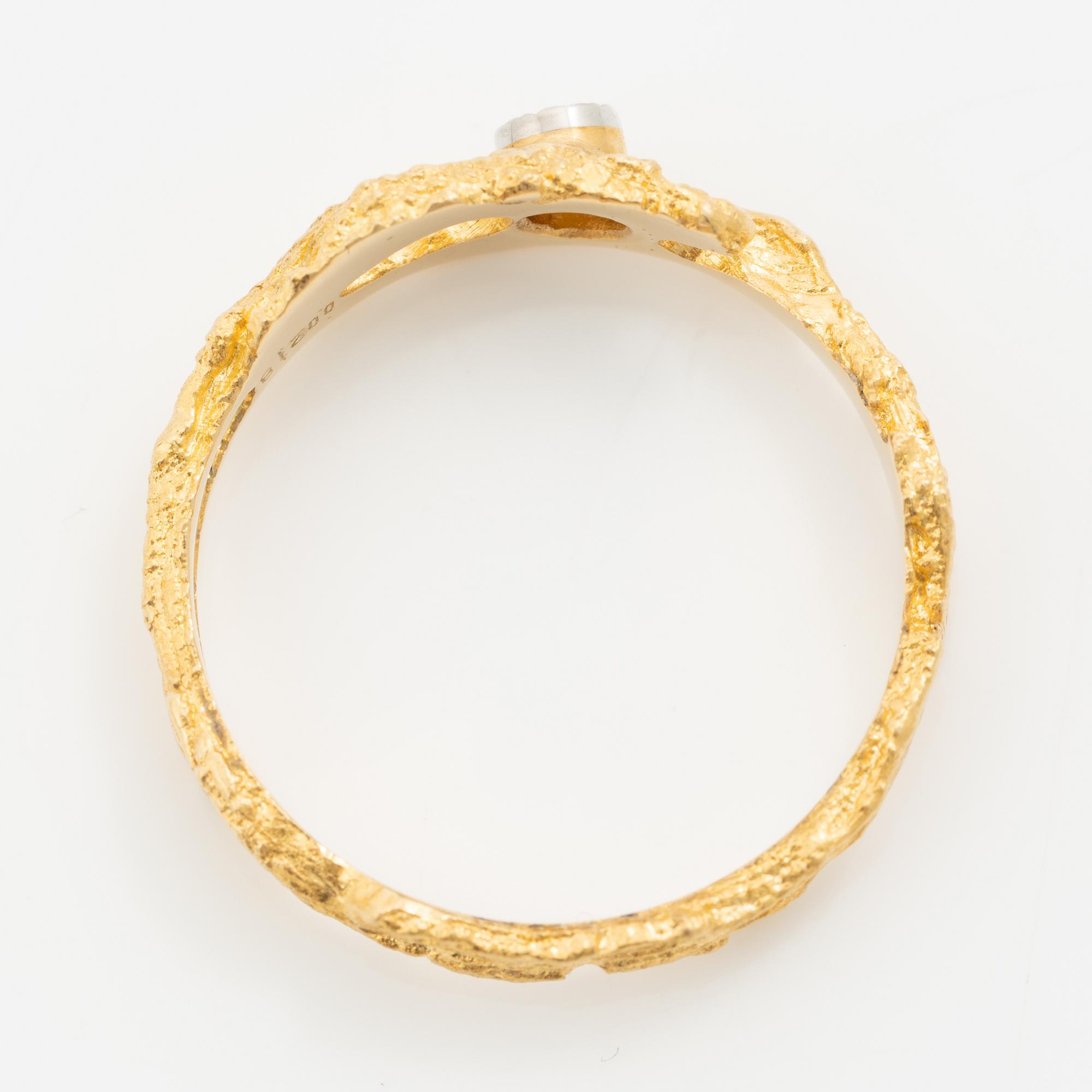 Björn Weckström, ring, 18K gold with an octagon-cut diamond, Finland 1978.