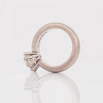 A circa 2.60 cts brilliant-cut diamond ring. Quality circa G-H/VS2-SI1.