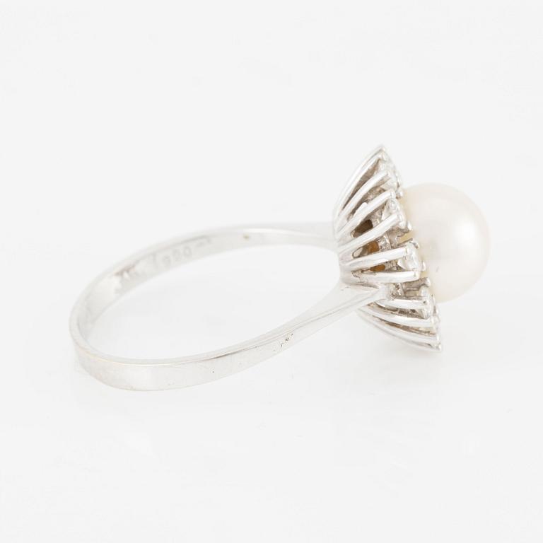 Ring, 18K white gold with a pearl and brilliant-cut diamonds.