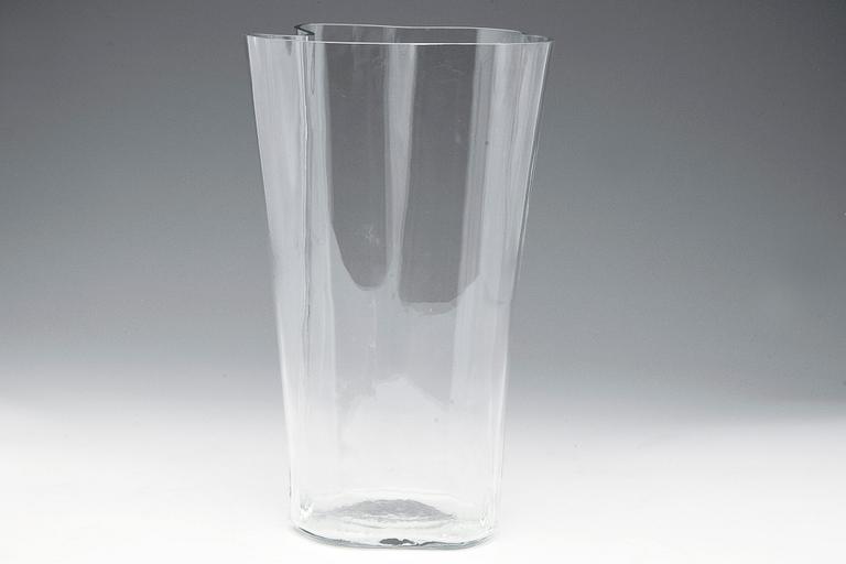 Alvar Aalto, A VASE.